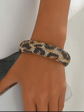 Sparkling Leopard Print Bangle Bracelet - Gold & Black
